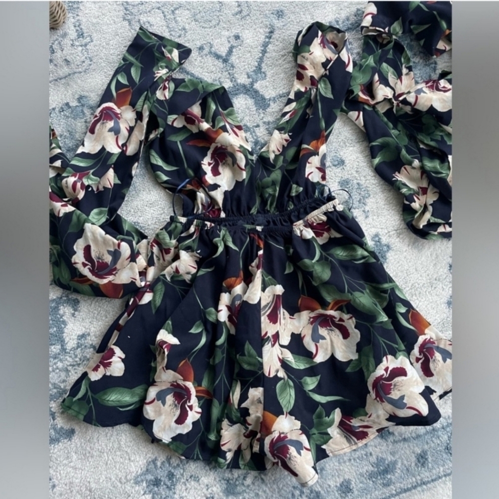 Lulu’s Blue Tropical Print Convertible Romper - Picture 7 of 7